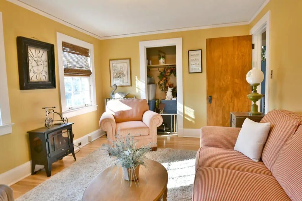 Photo of Livingroom in Youngstown