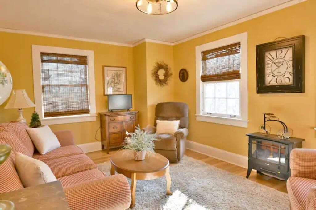 Photo of Livingroom in Youngstown