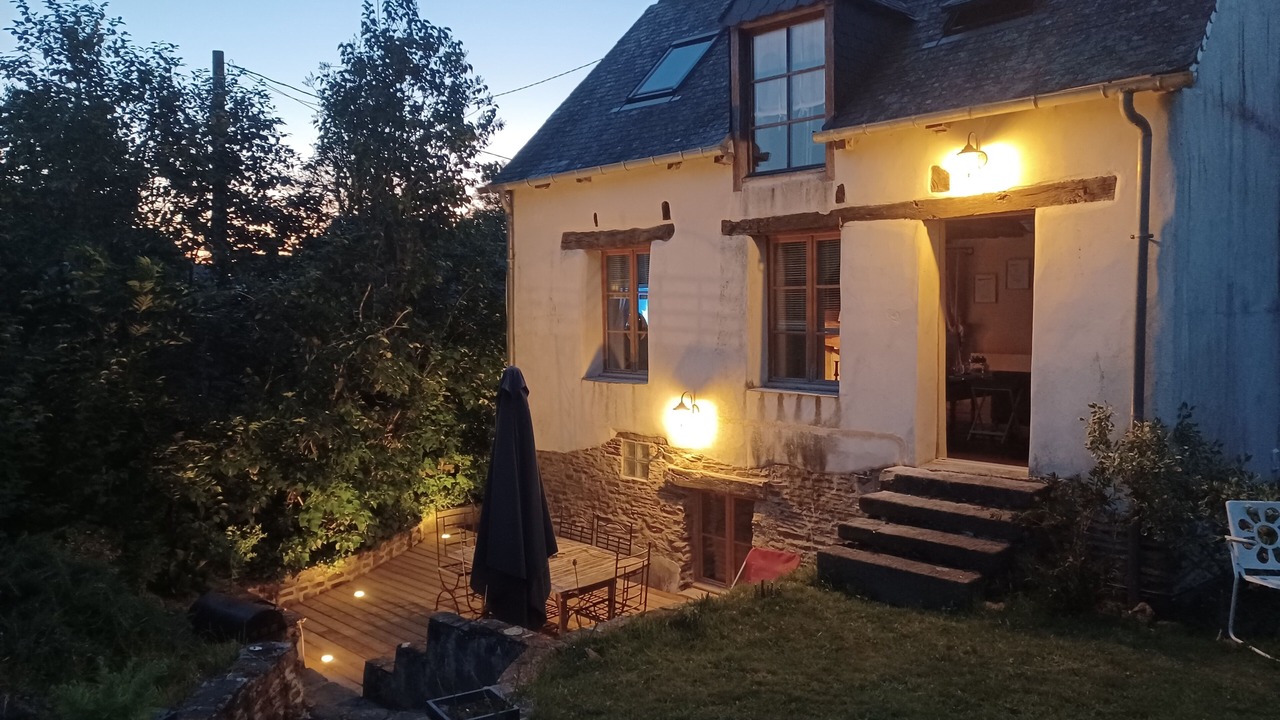 Photo of Buildings in Les Champs-Geraux