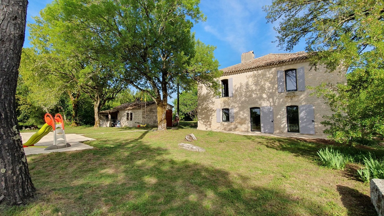 Photo of Buildings in Sainte-Alauzie