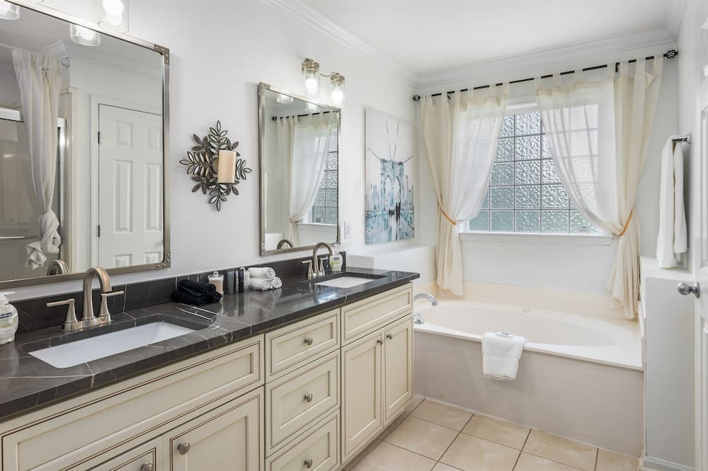 Photo of Bathroom in Helena
