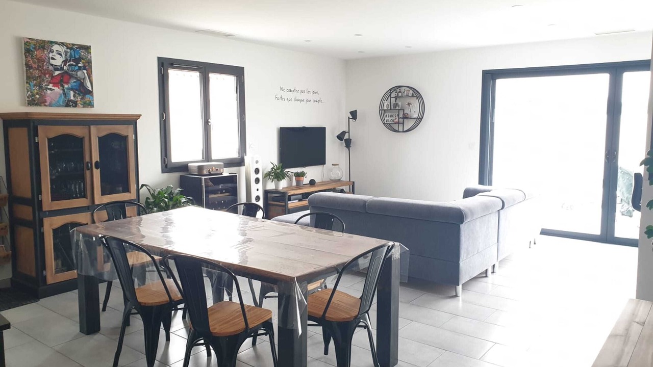 Photo of Others in Pia