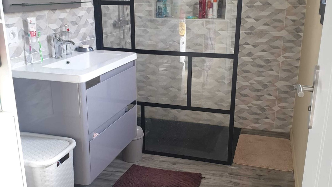 Photo of Others in Pia