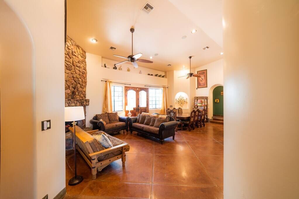 Photo of Livingroom in Drexel Heights