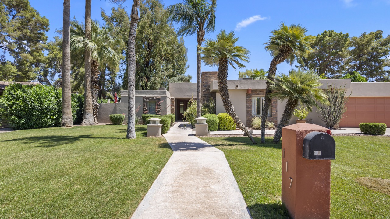 Photo of Outdoor in Moon Mountain Vistas