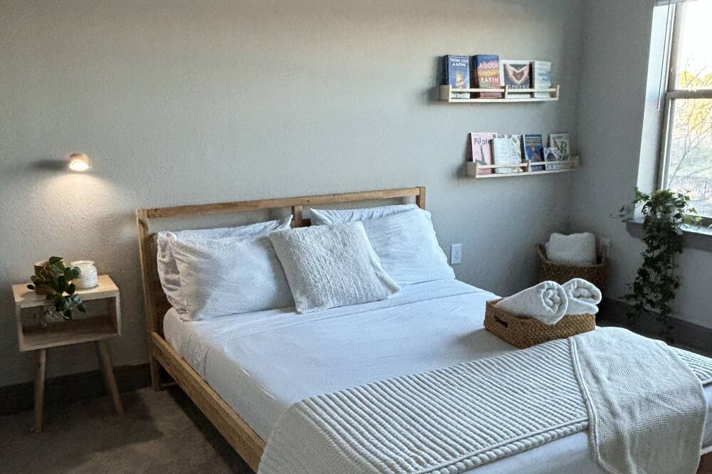 Photo of Bedroom in Addicks