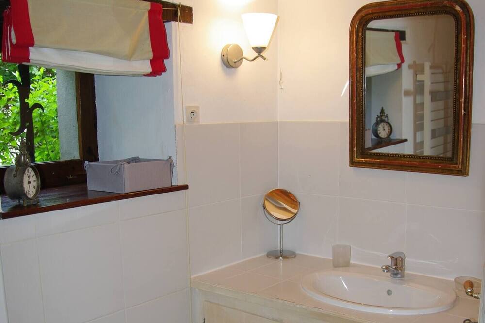 Photo of Bathroom in Levignac-de-Guyenne