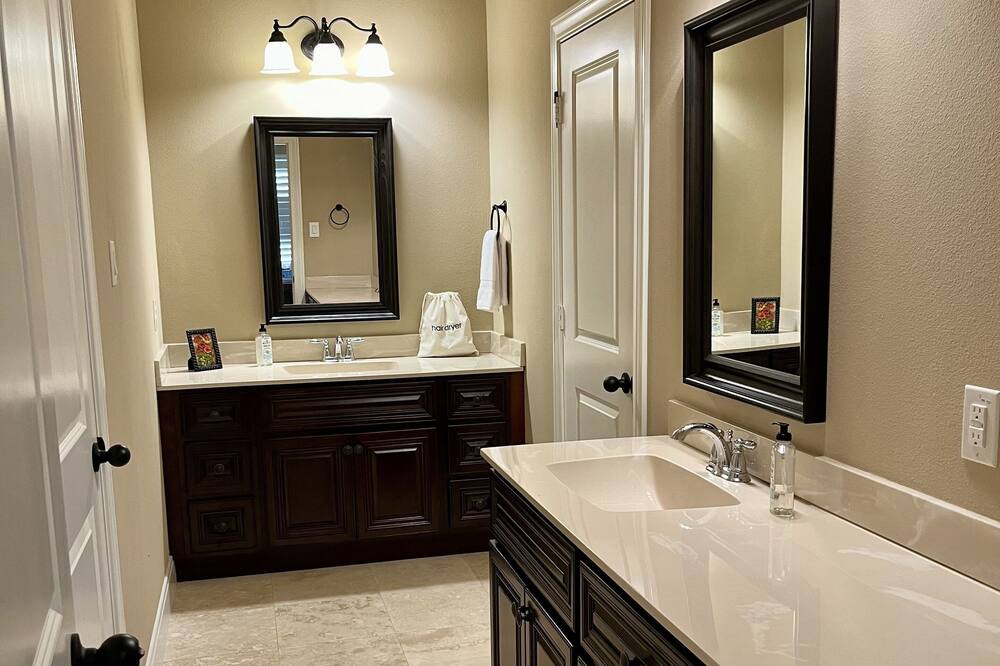 Photo of Bathroom in Spring Branch West