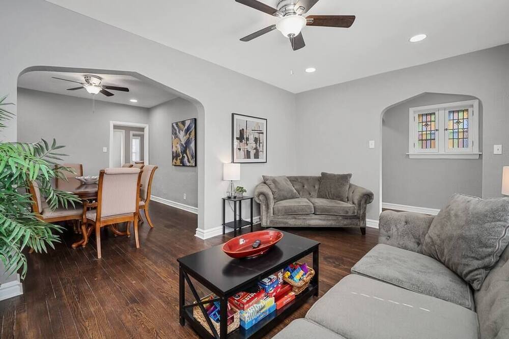 Photo of Livingroom in The Southampton