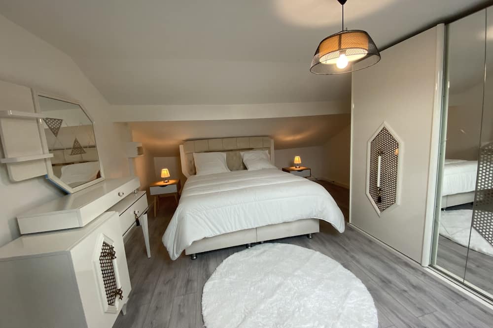 Photo of Bedroom in Montfermeil
