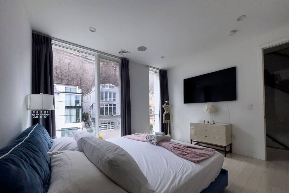 Photo of Bedroom in Edgewater