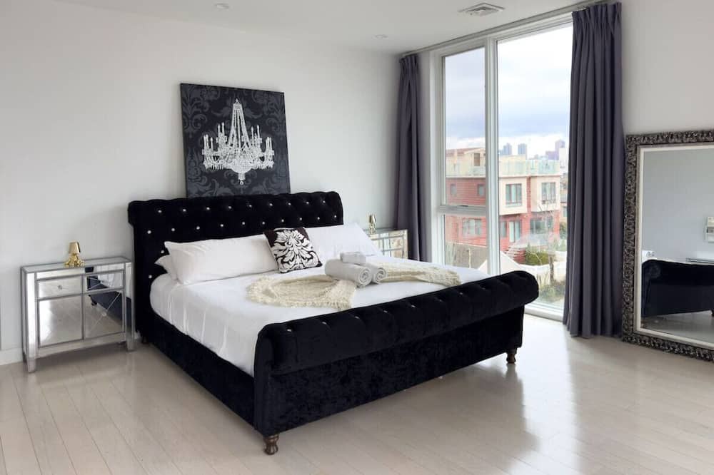 Photo of Bedroom in Edgewater