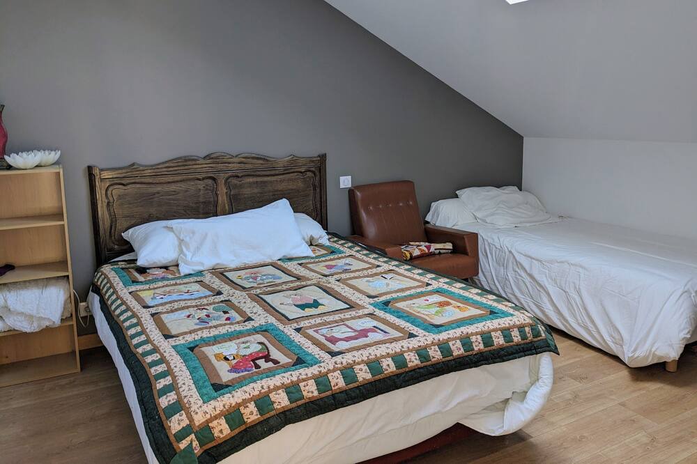 Photo of Bedroom in Saint-Leon-sur-l'Isle