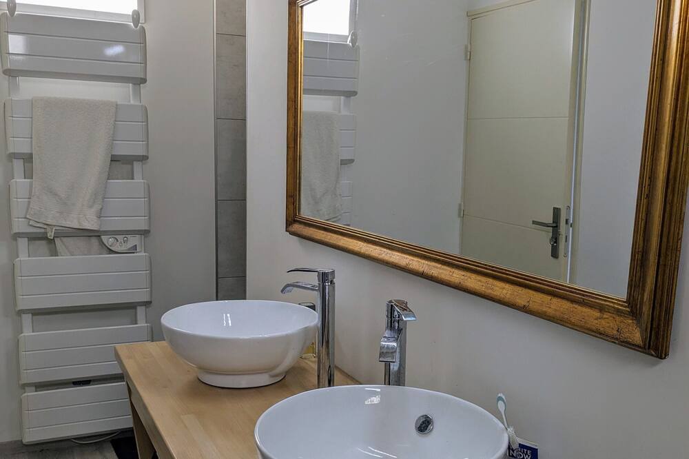 Photo of Bathroom in Saint-Leon-sur-l'Isle