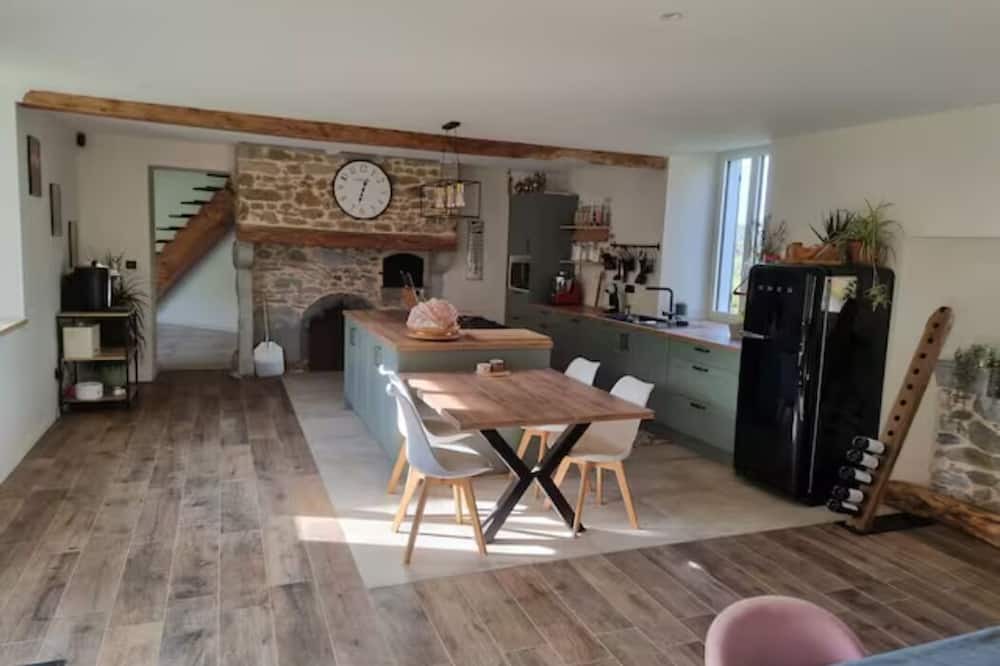 Photo of Others in Montserie