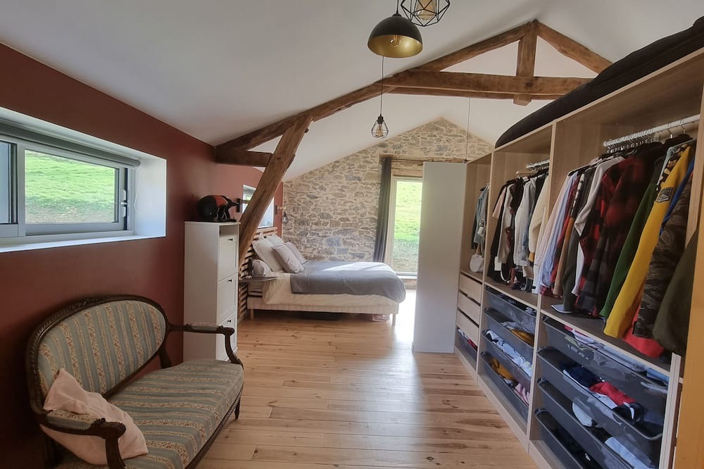 Photo of Others in Montserie