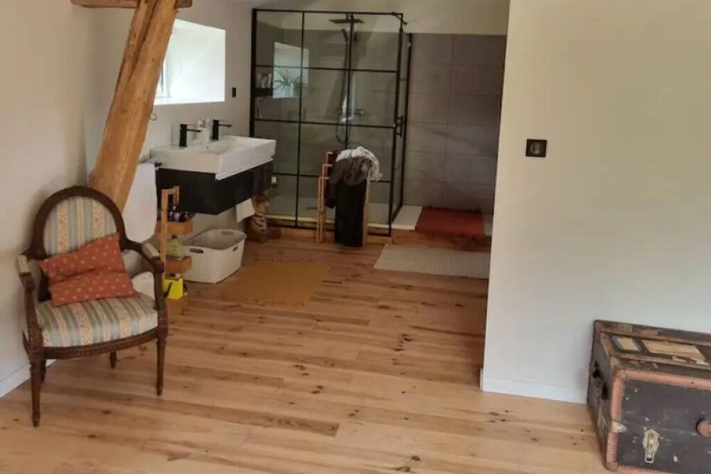 Photo of Bathroom in Montserie