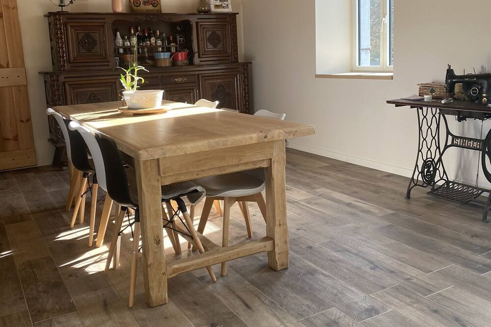 Photo of Others in Montserie