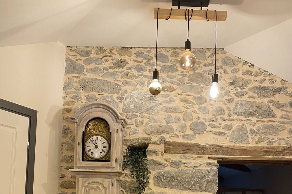 Photo of Others in Montserie