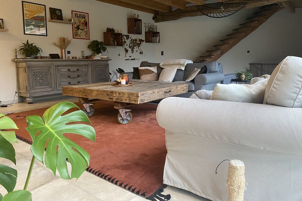 Photo of Livingroom in Montserie