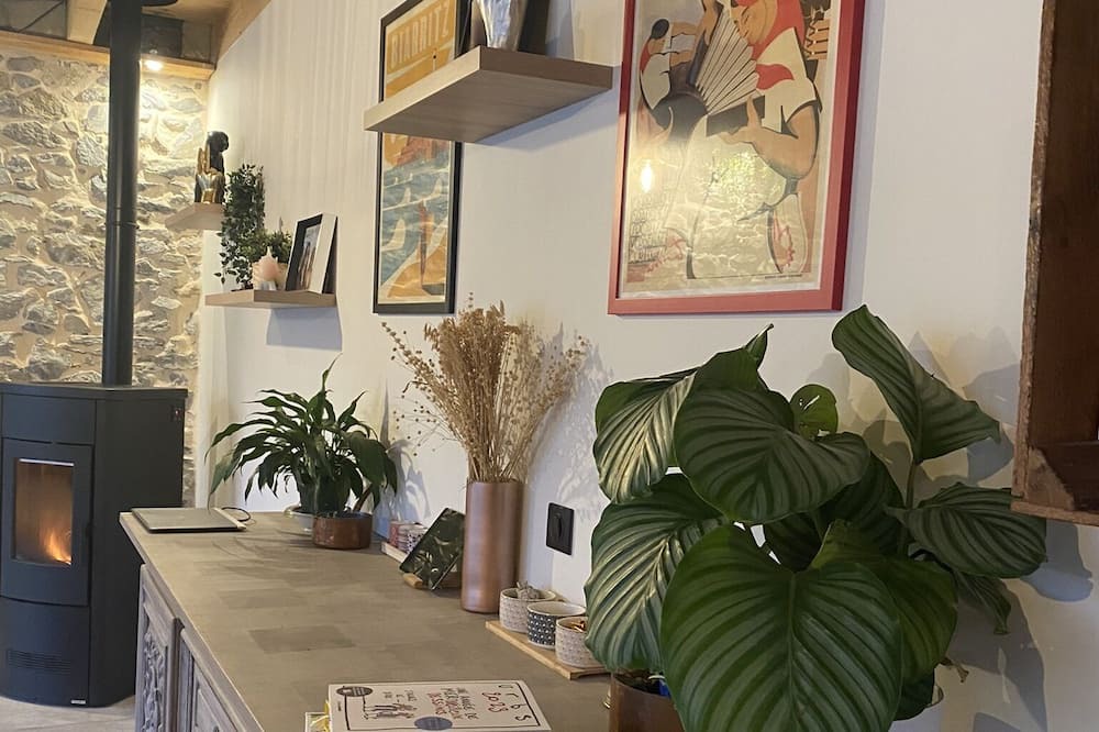 Photo of Others in Montserie