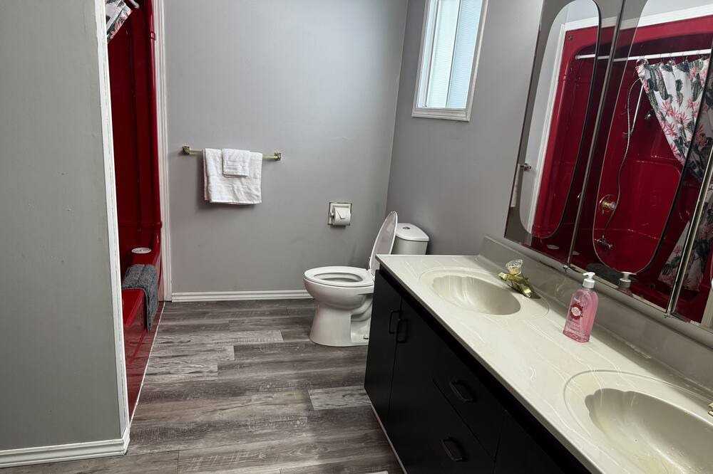 Photo of Bathroom in Longlac
