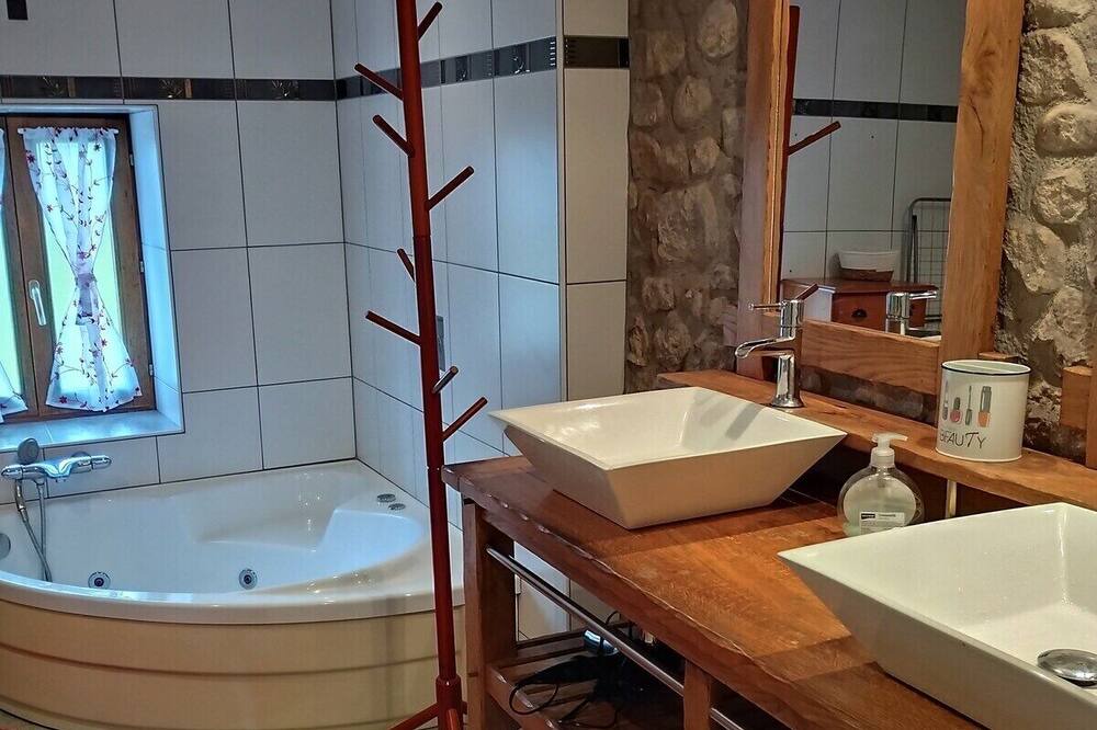 Photo of Bathroom in Jussarupt