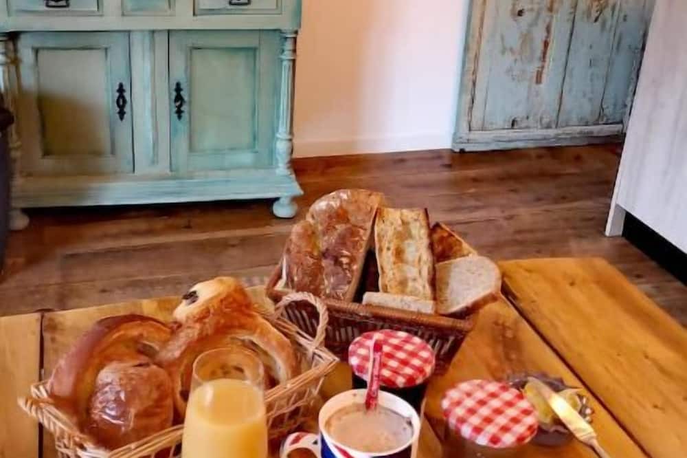 Photo of Others in Maylis