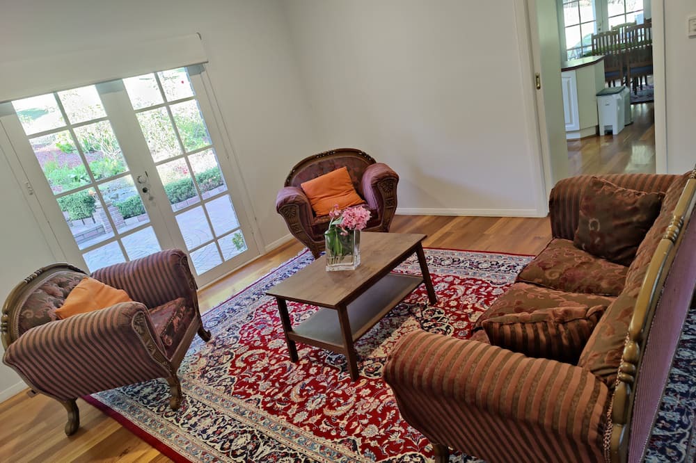 Photo of Livingroom in Lower Plenty