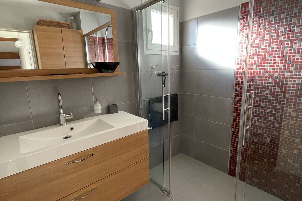 Photo of Bathroom in Saint-Gely-du-Fesc