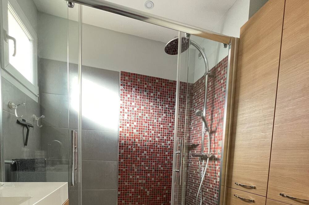 Photo of Bathroom in Saint-Gely-du-Fesc