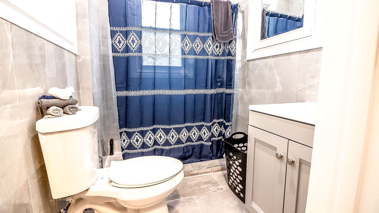 Photo of Bathroom in Downtown Niagara Falls