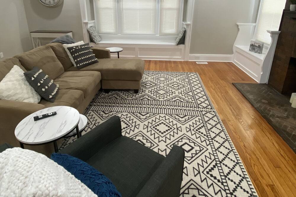 Photo of Livingroom in Hough