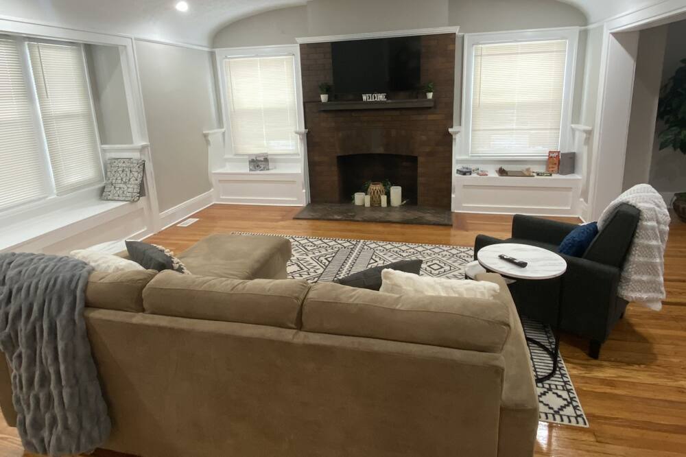 Photo of Livingroom in Hough