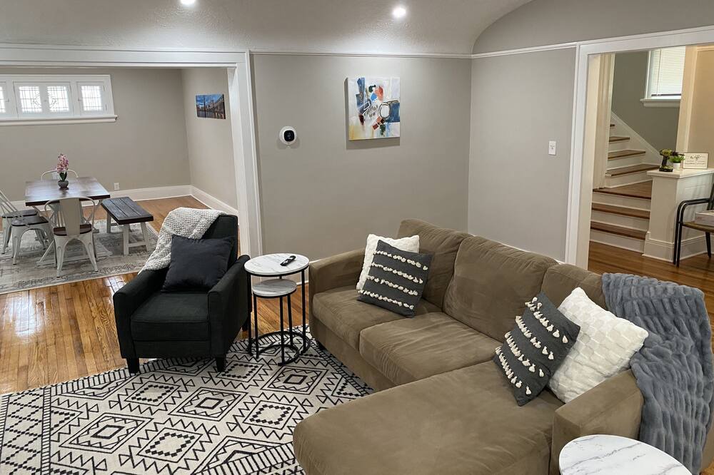 Photo of Livingroom in Hough