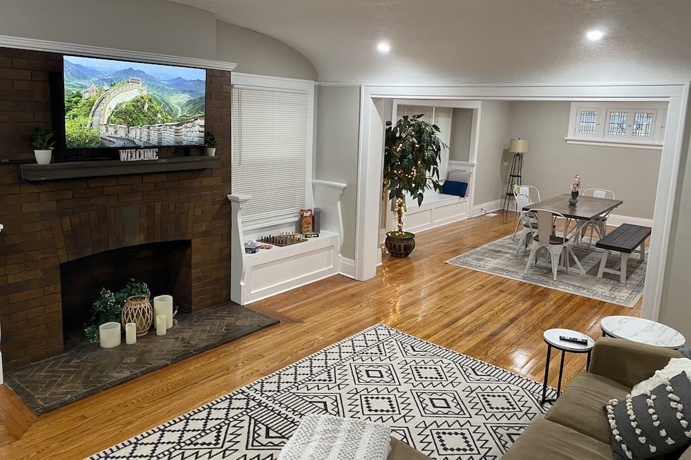 Photo of Livingroom in Hough