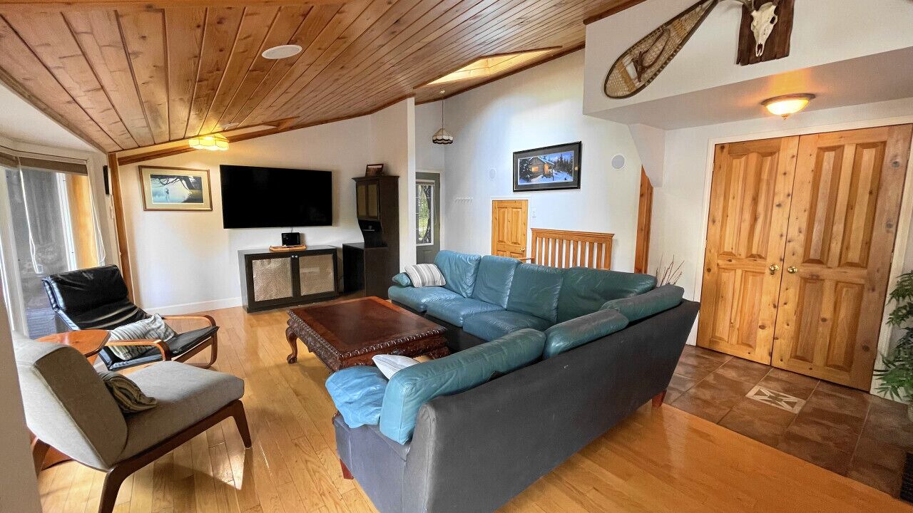 Photo of Livingroom in North Kawartha