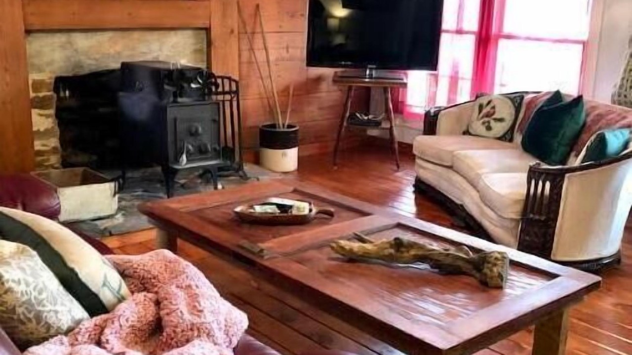 Photo of Livingroom in Staunton River