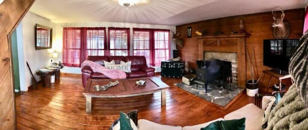 Photo of Livingroom in Staunton River