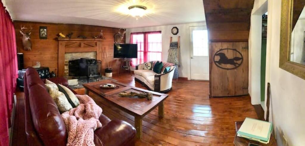 Photo of Livingroom in Staunton River