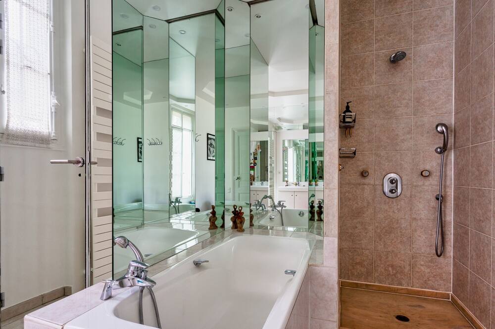 Photo of Bathroom in Neuilly-sur-Seine