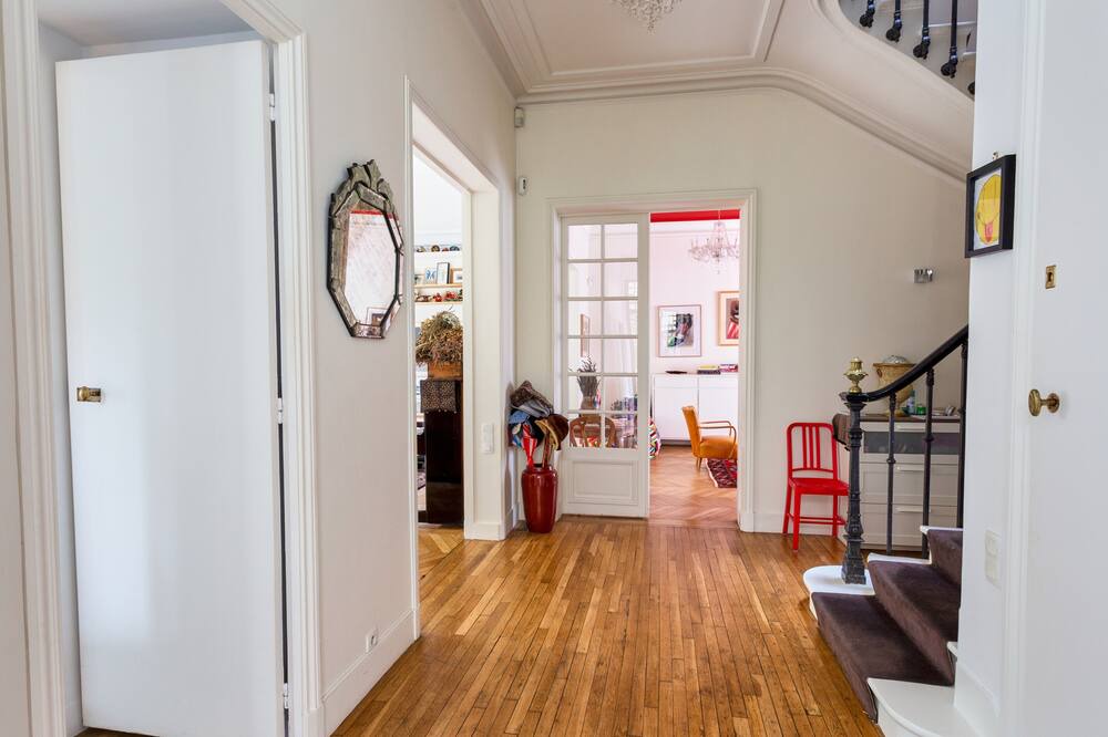 Photo of Others in Neuilly-sur-Seine