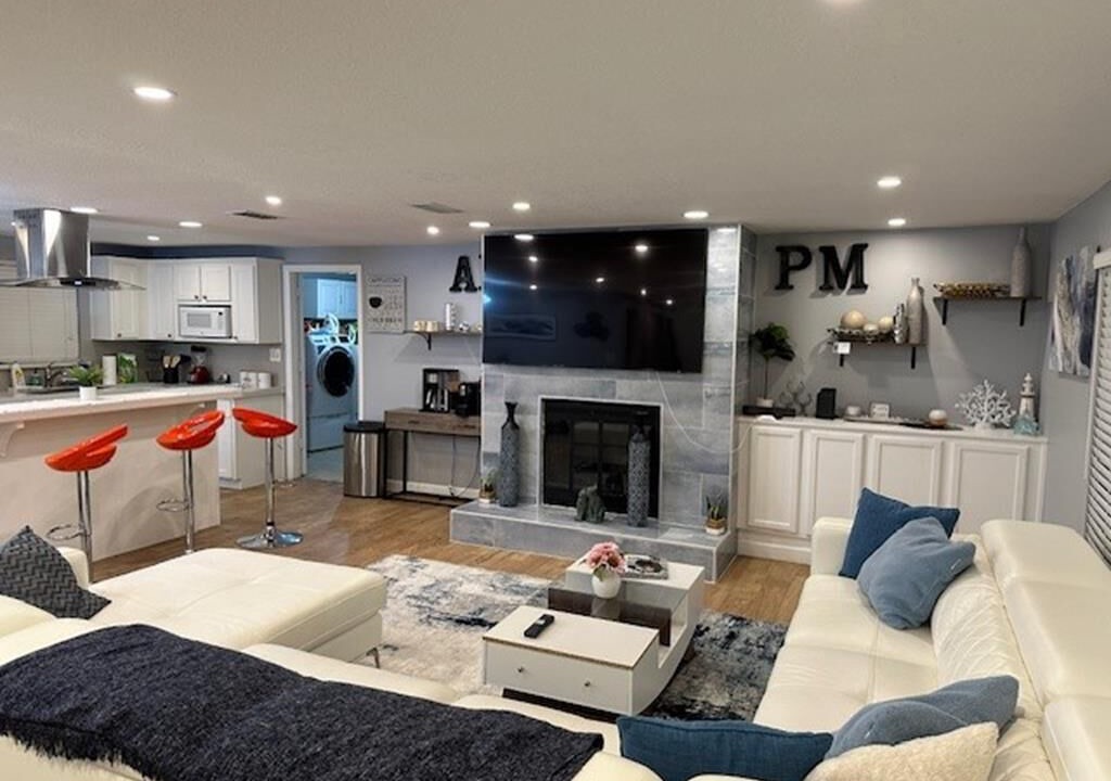 Photo of Livingroom in Atlantic Beach