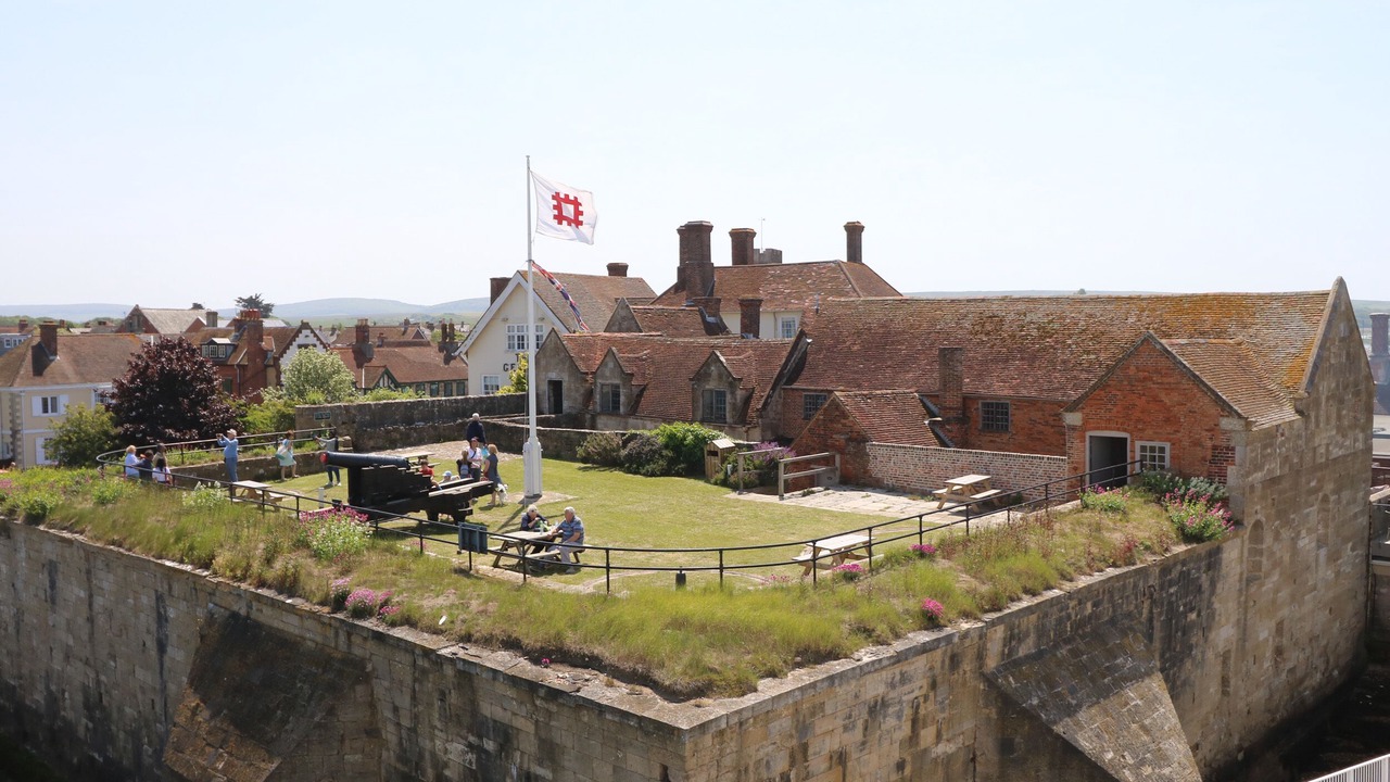 Photo of Others in Totland Bay