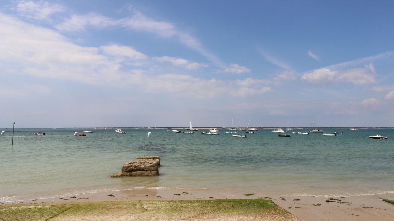 Photo of Others in Totland Bay