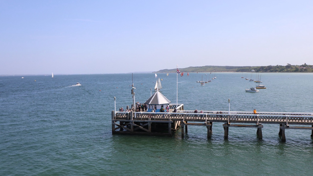Photo of Others in Totland Bay