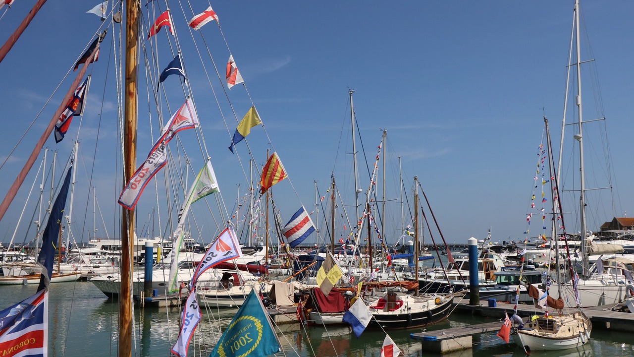 Photo of Others in Totland Bay