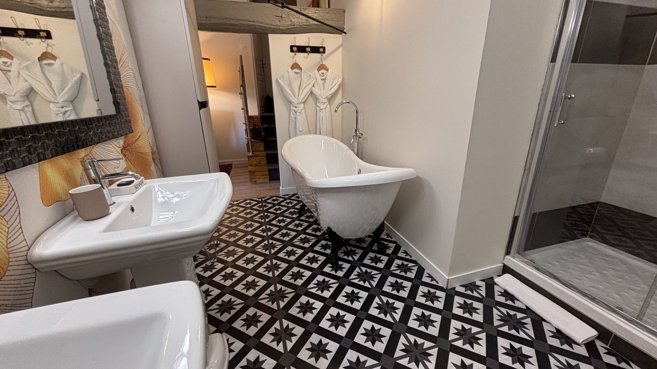 Photo of Bathroom in Saint-Estephe