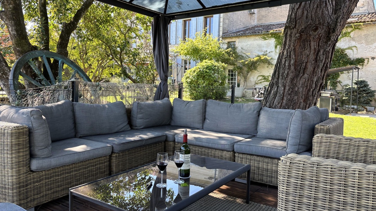 Photo of Patio Balcony in Saint-Estephe