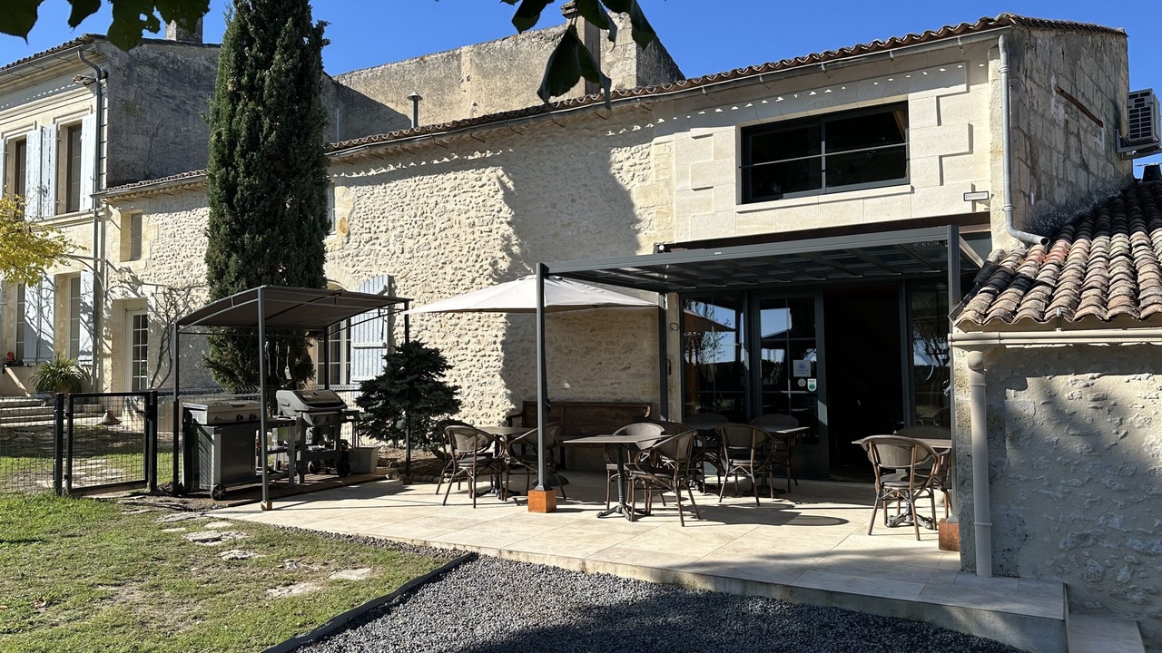 Photo of Patio Balcony in Saint-Estephe